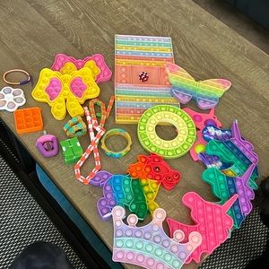 20 Fidget/Pop-it toys